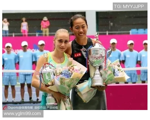 重庆网球队比赛经验引发热议球迷对选手表现和教练策略展开激烈讨论